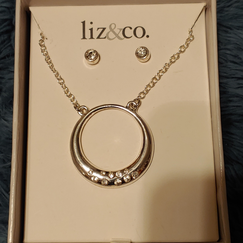 Liz Co Silvertone Cz Necklace Earrings Set 10$